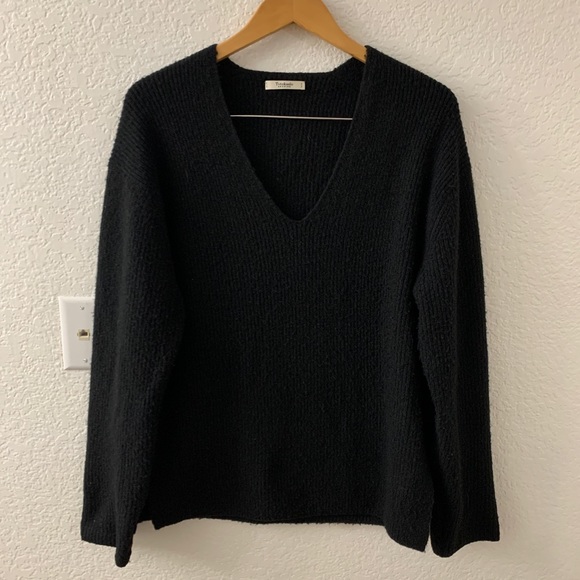 Totokaelo pullover v neck sweater - Picture 1 of 6